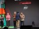 Kepala Dinas (Kadis) Komunikasi dan Informatika (Kominfo) Tb. Asep Nurdin saat menerima penghargaan Idea Award.