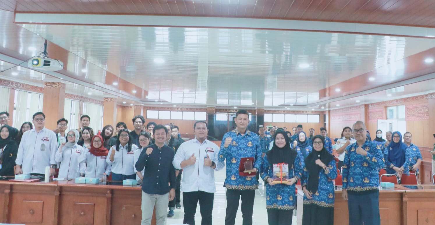 Zaldi Dhuhana Staf Ahli Bupati Serang bersama mahasiswa Institut Teknologi Sumatera.