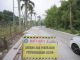 Proyek beton peningkatan infrastruktur di Jalan Villa Pamulang.