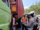 Personil Dishub bersama Satlantas saat minilang kendaraan truk yang melanggar.