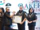 Kepala Kejari Kabupaten Tangerang Ricky Tommy Hasiholan saat Diberikan penghargaan oleh Kepala Kejaksaan Tinggi Banten Dr. Siswanto.
