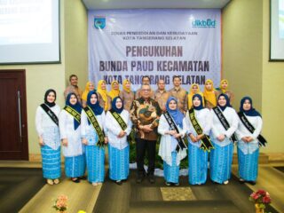 Wali Kota Benyamin bersama pengurus Bunda Paud Tangsel.