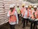 Menko Zulhas bersama PJ Gubernur Banten A Damenta saat mengecek pabrik PT Pupuk Indonesia.