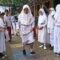 Siswi SDN Rancabango IV Rajeg saat melakukan permainan tradisonal taplak gunung.