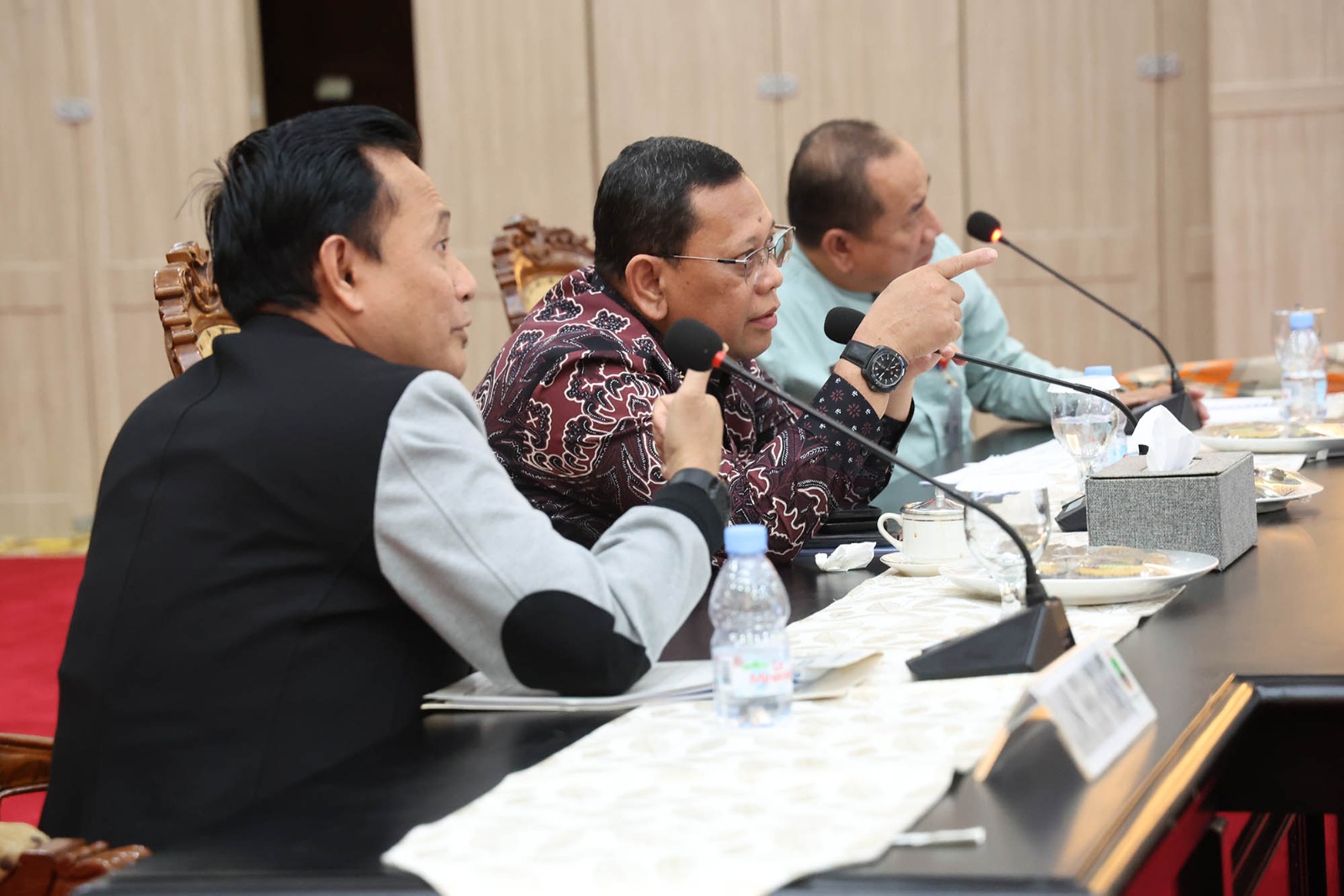 Pj Gubernur Banten A Damenta saat rakor bersama Kemenag Banten.