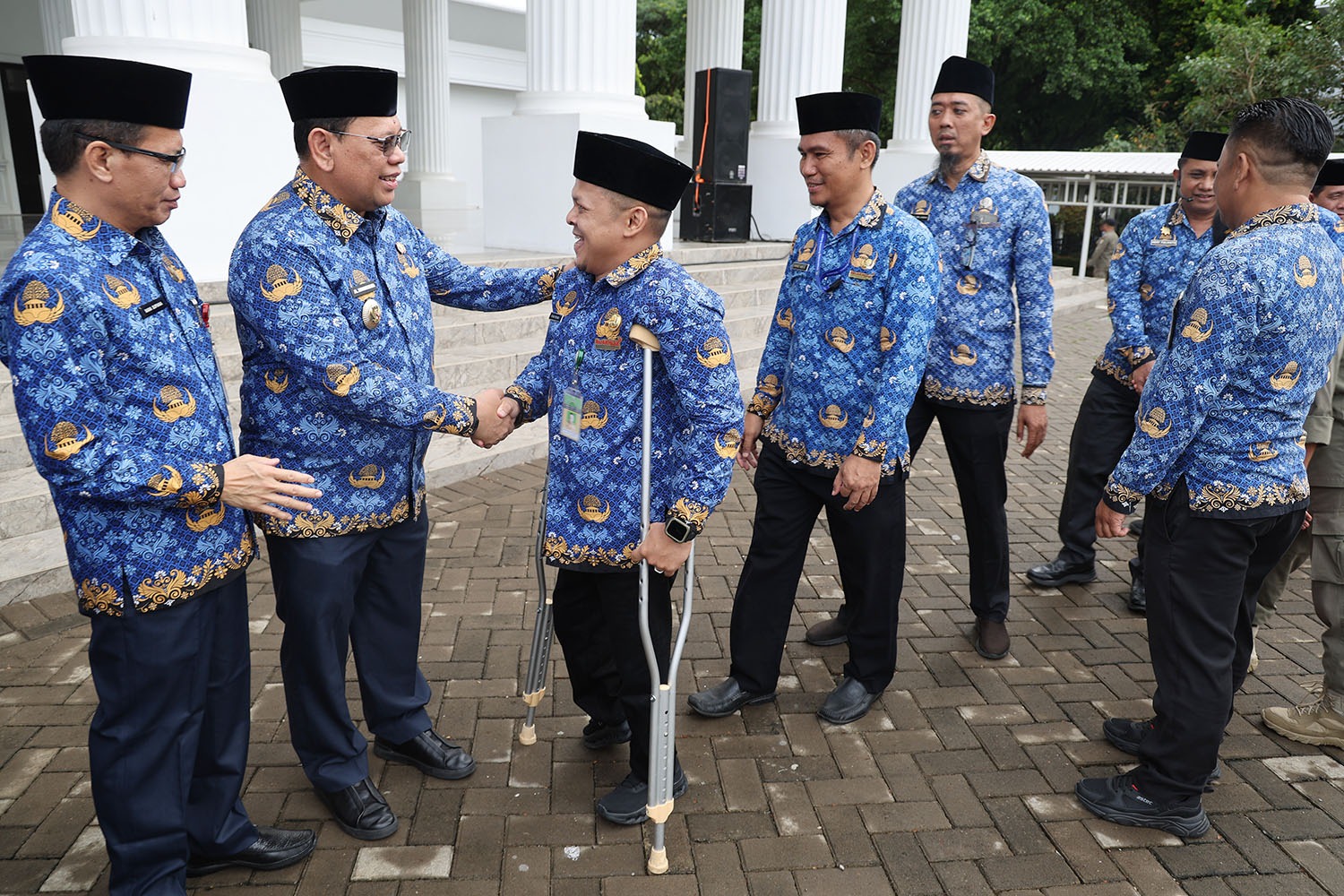 Pj Gubernur Banten A Damenta saat bersama ASN.