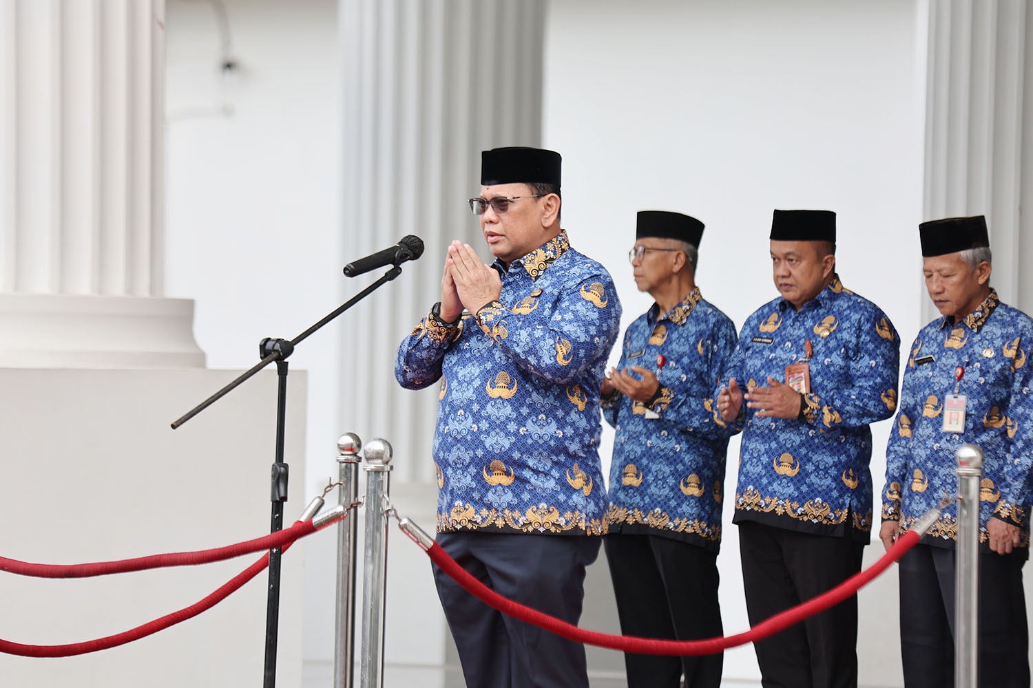 Pj Gubernur Banten A Damenta saat memimpin Apel.