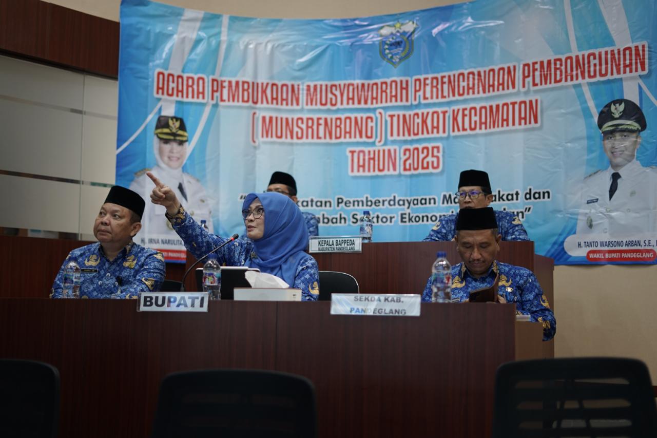 Bupati Irna saat memimpin Musrenbang kecamatan di Pemkab Pandeglang.