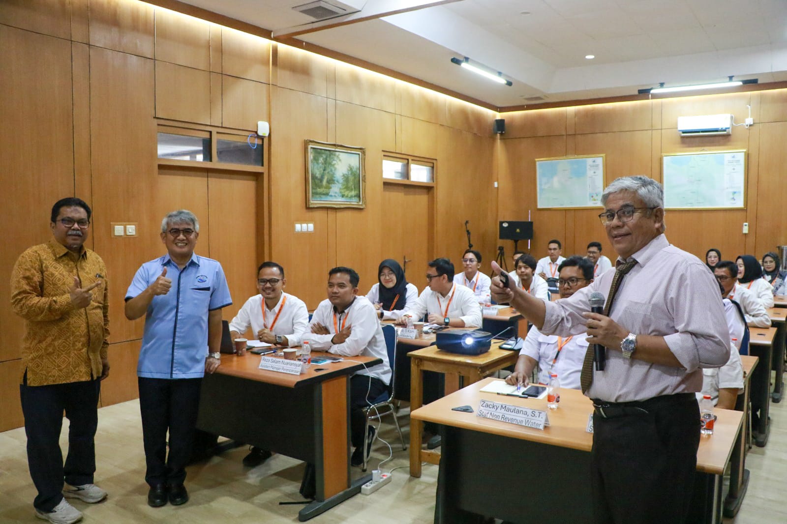 Para pegawai Perumda Tirta Al Bantani saat mengikuti pelatihan.