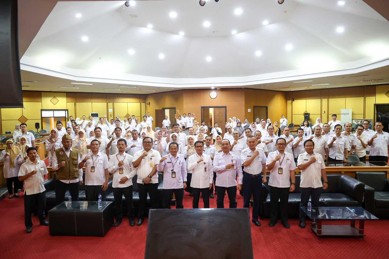 Pj Sekda Nana bersama Jajaran ASN Bappeda Banten.