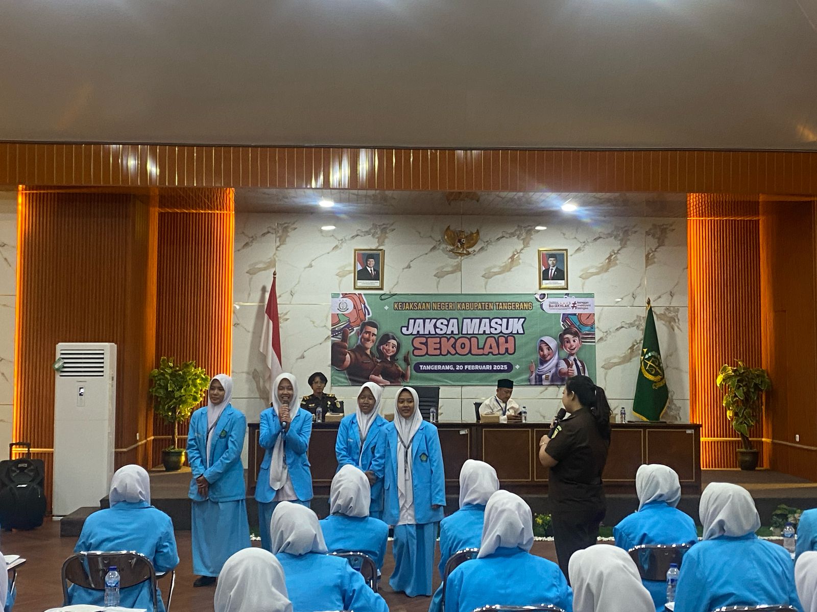 Para Pelajar SMPIT saat belajar di Kejaksaan Negeri Kabupaten Tangerang.