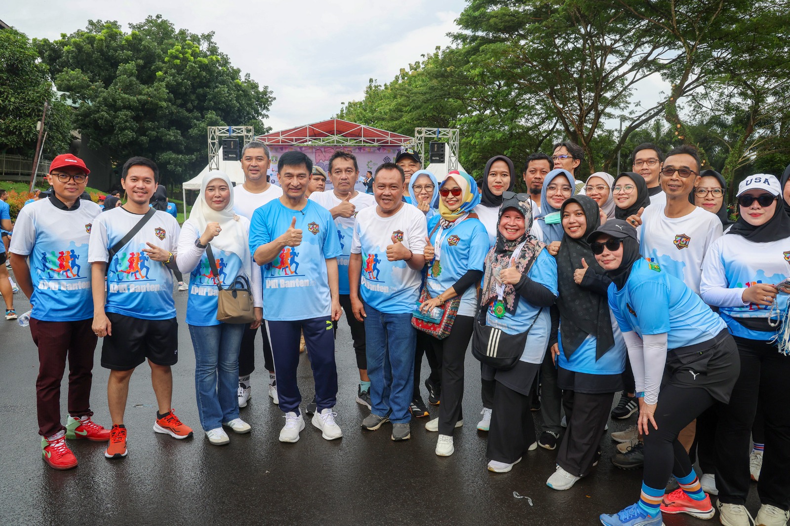 Wagub Dimyati saat olahraga bersama masyarakat.