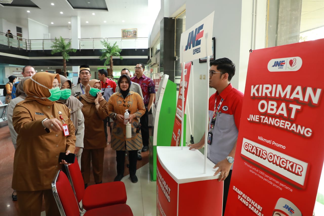 Peluncuran program jasa pengantaran obat ke rumah pasien di Aula RSUD Balaraja.
