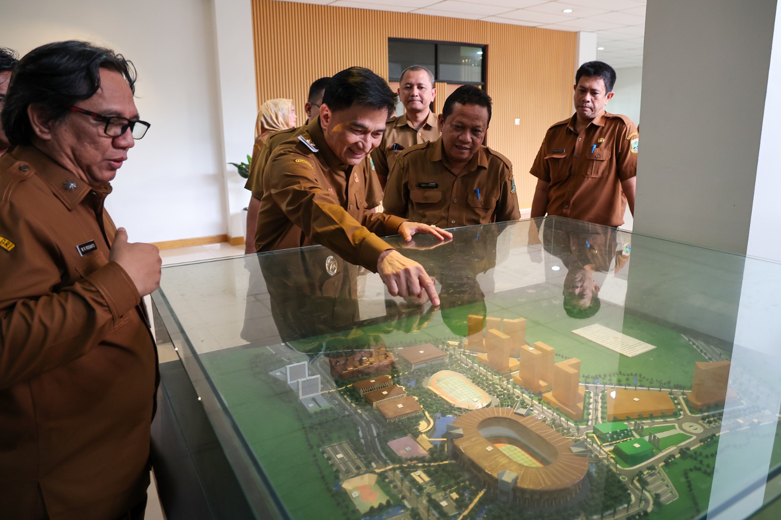 Wagub Dimyati saat bersama Kadis PRKP Rachmat Rogianto.