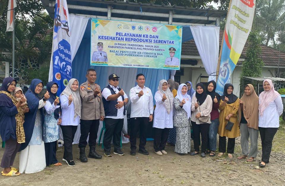 Kegiatan pelayanan KB gratis yang digelar DP2KBP3A Pemkab Pandeglang.