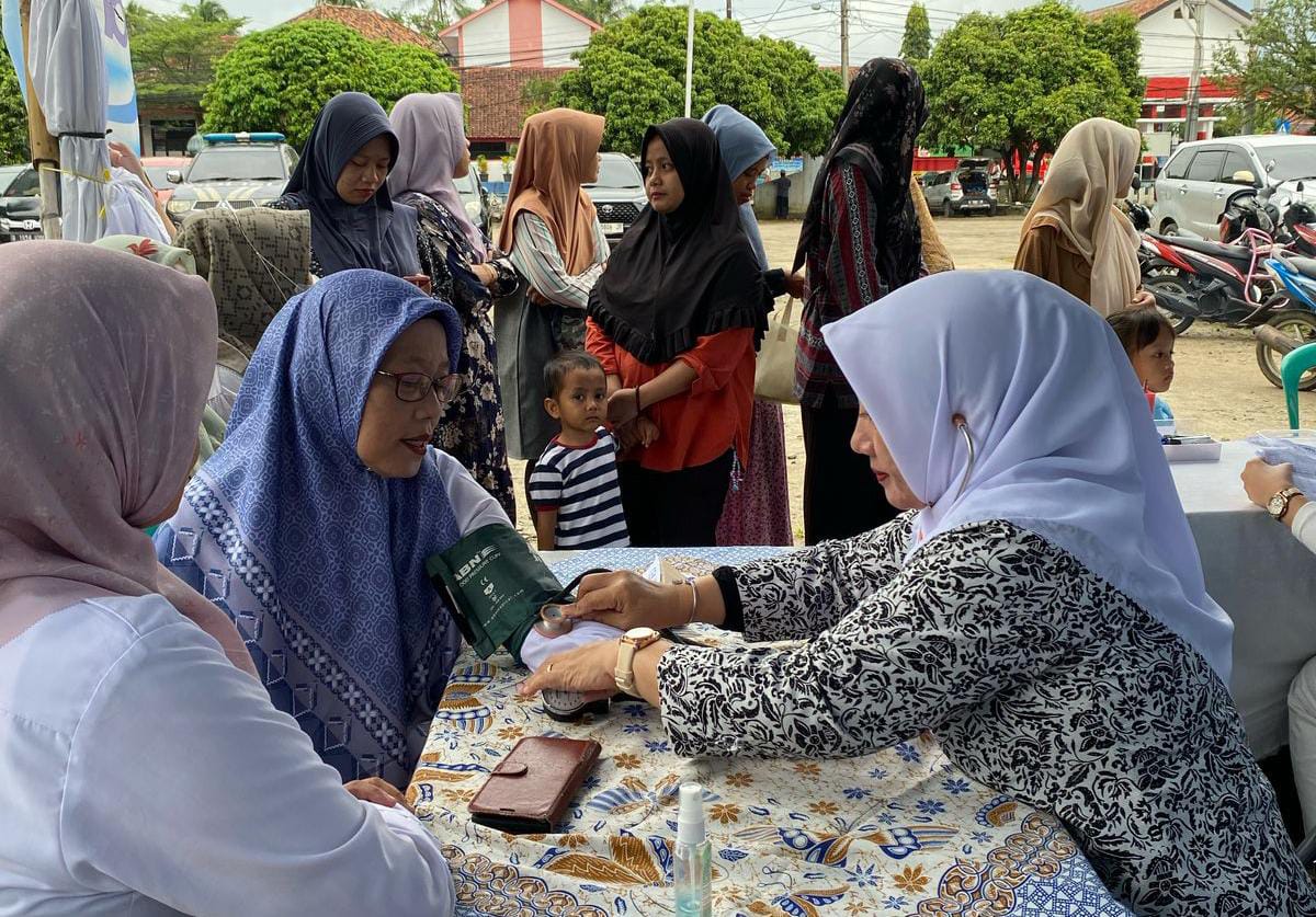 Warga saat ikut pelayanan KB gratis.