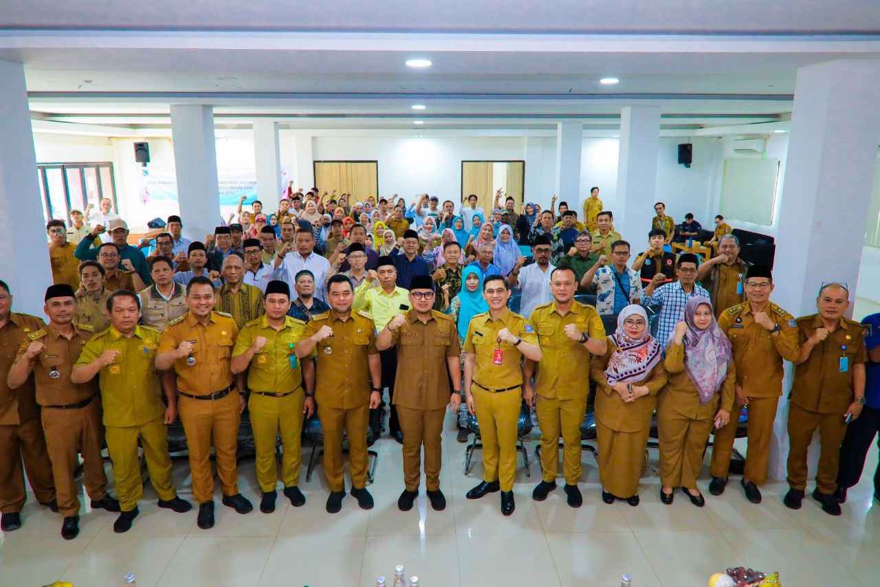 Wakil Wali Kota Pilar Saga Ichsan bersama jajarannya di Musrenbang kecamatan Setu.