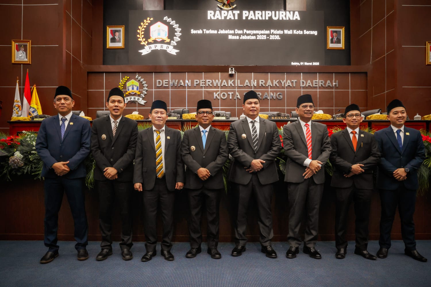 Gubernur Andra Soni bersama Wali Kota Serang Budi Rustandi dan Wakil Walikota Kota Agis Nur Aulia dan Pimpinan DPRD Kota Serang.