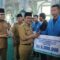 Sachrudin-Maryono saat menyalurkan Beasiswa untuk Mahasiswa.