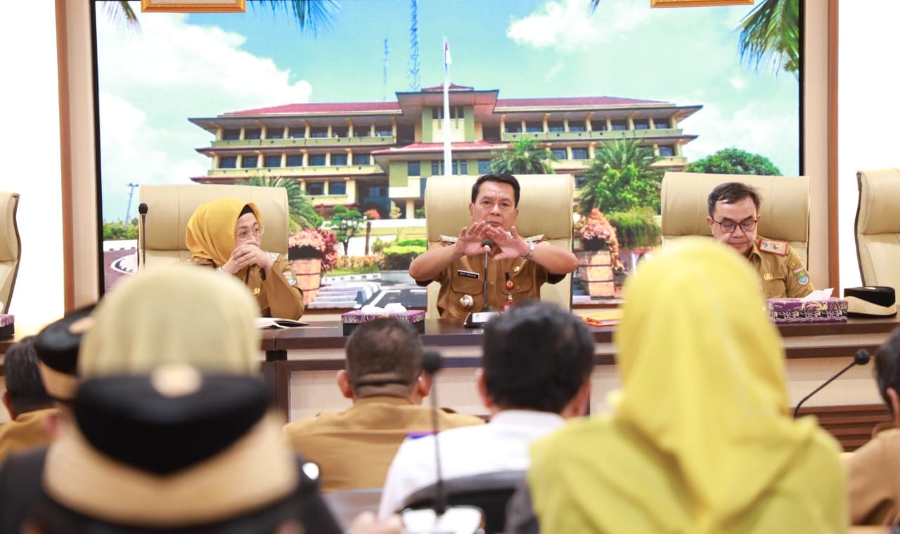 Bupati Maesyal bersama Wabup Intan, Sekda Soma saat Rakor.