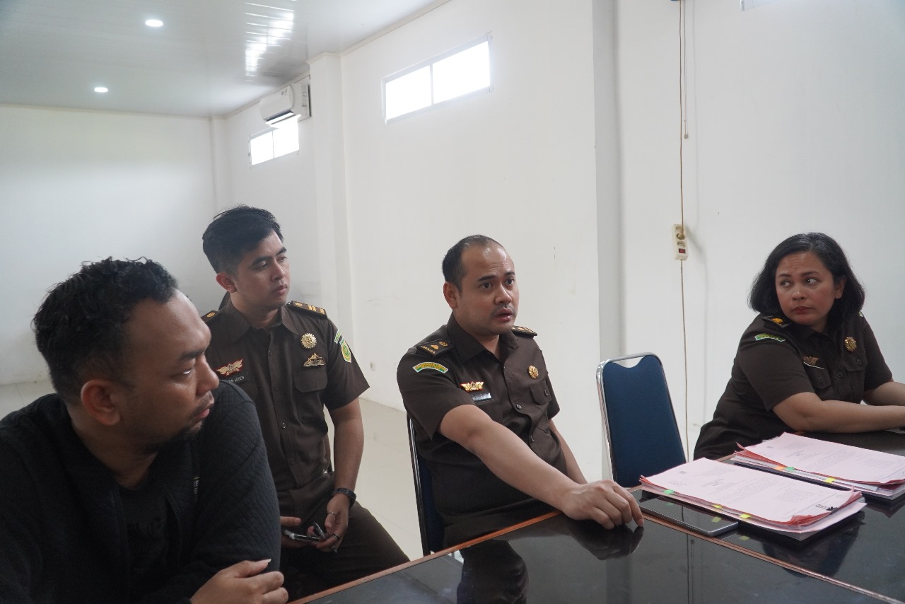 Kepala Seksi Tindak Pidana Umum (Pidum) Herdian Malda Ksatria bersama timnya.