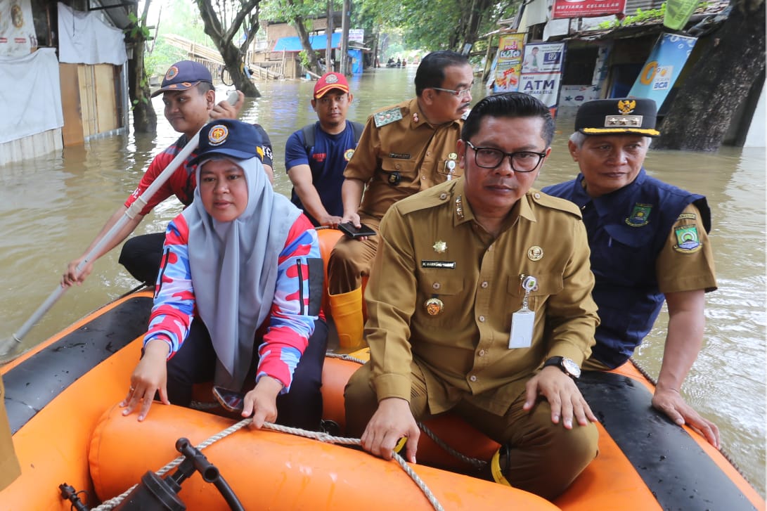 Maryono Hasan bersama jajarannya saat meninjau Lokasi Banjir.