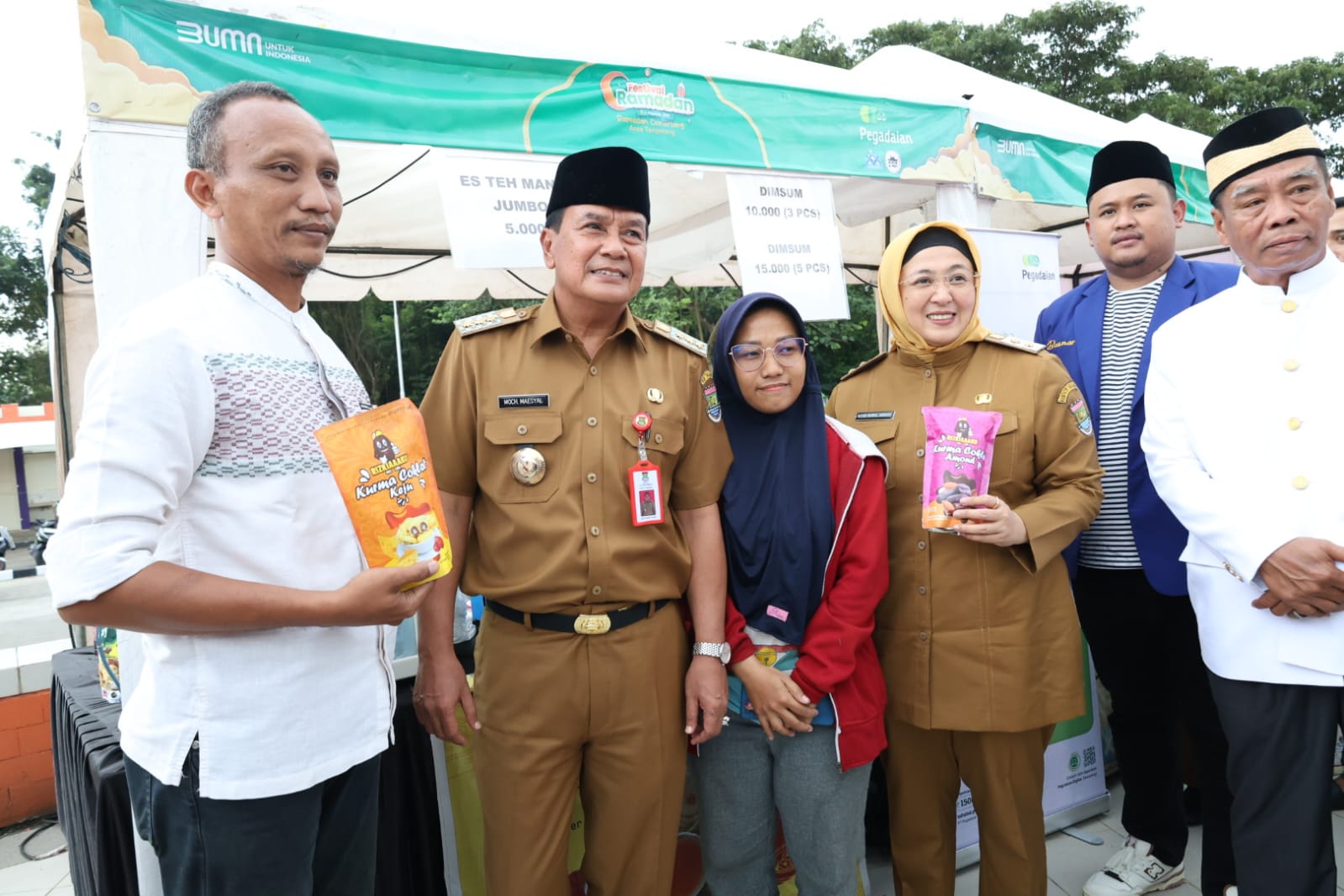 Bupati Maesyal dan Wabup Intan bersama saat acara pembukaan gema Ramadhan di Masjid Agung Al Amjad.