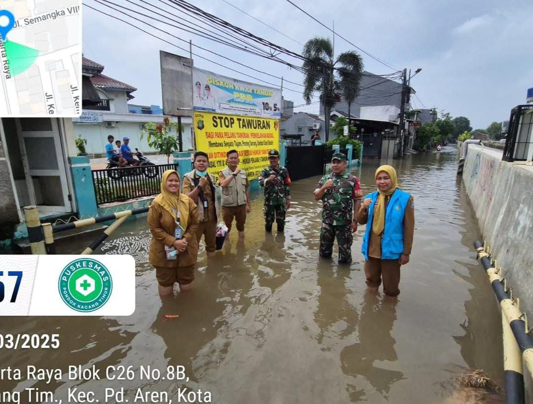 Tim Ngider Sehat Dinkes Tangsel saat turun ke Warga yang terdampak banjir.