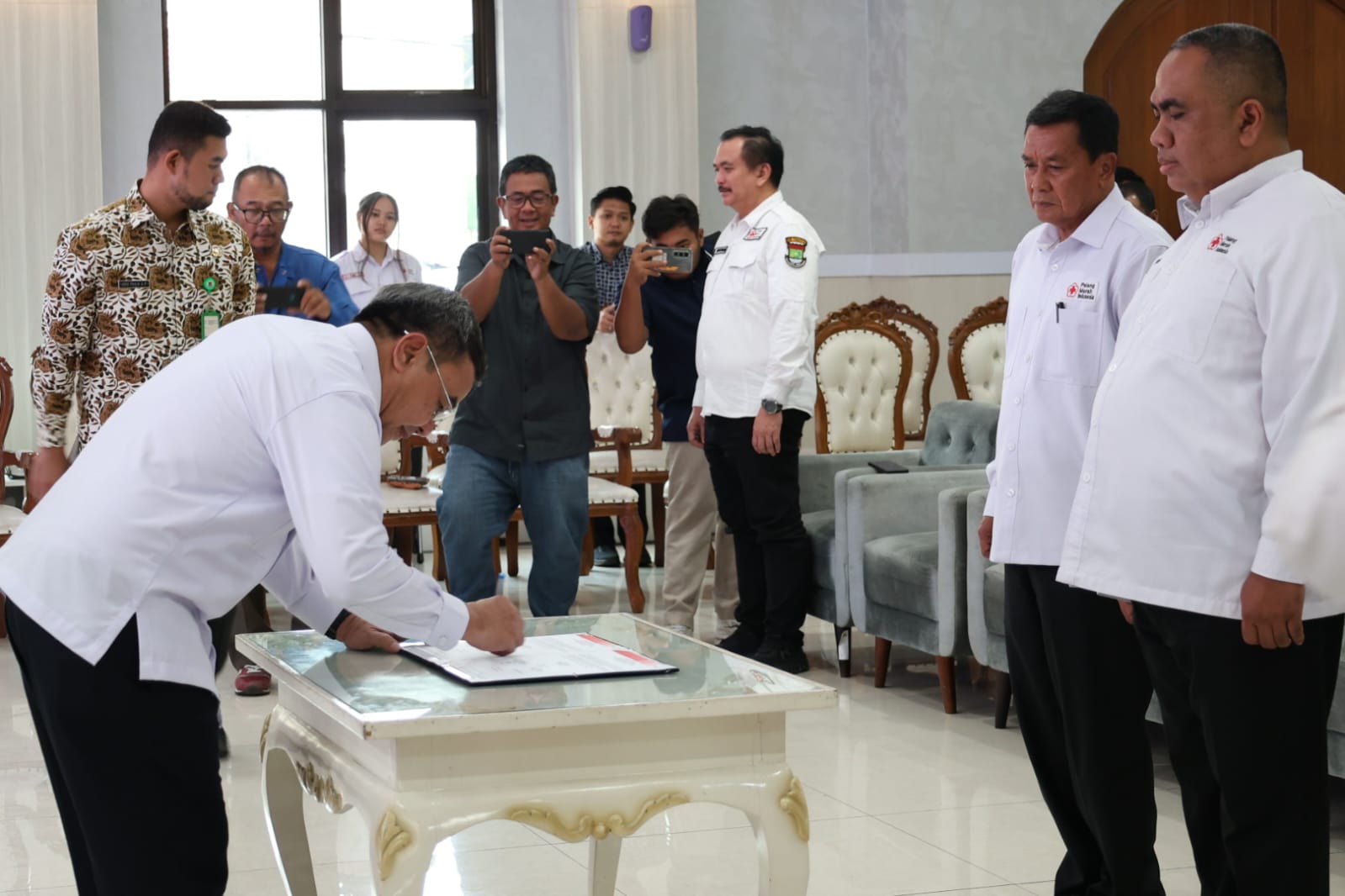 Soma Atmaja saat Dilantik kembali menjadi Ketua PMI Kabupaten Tangerang.