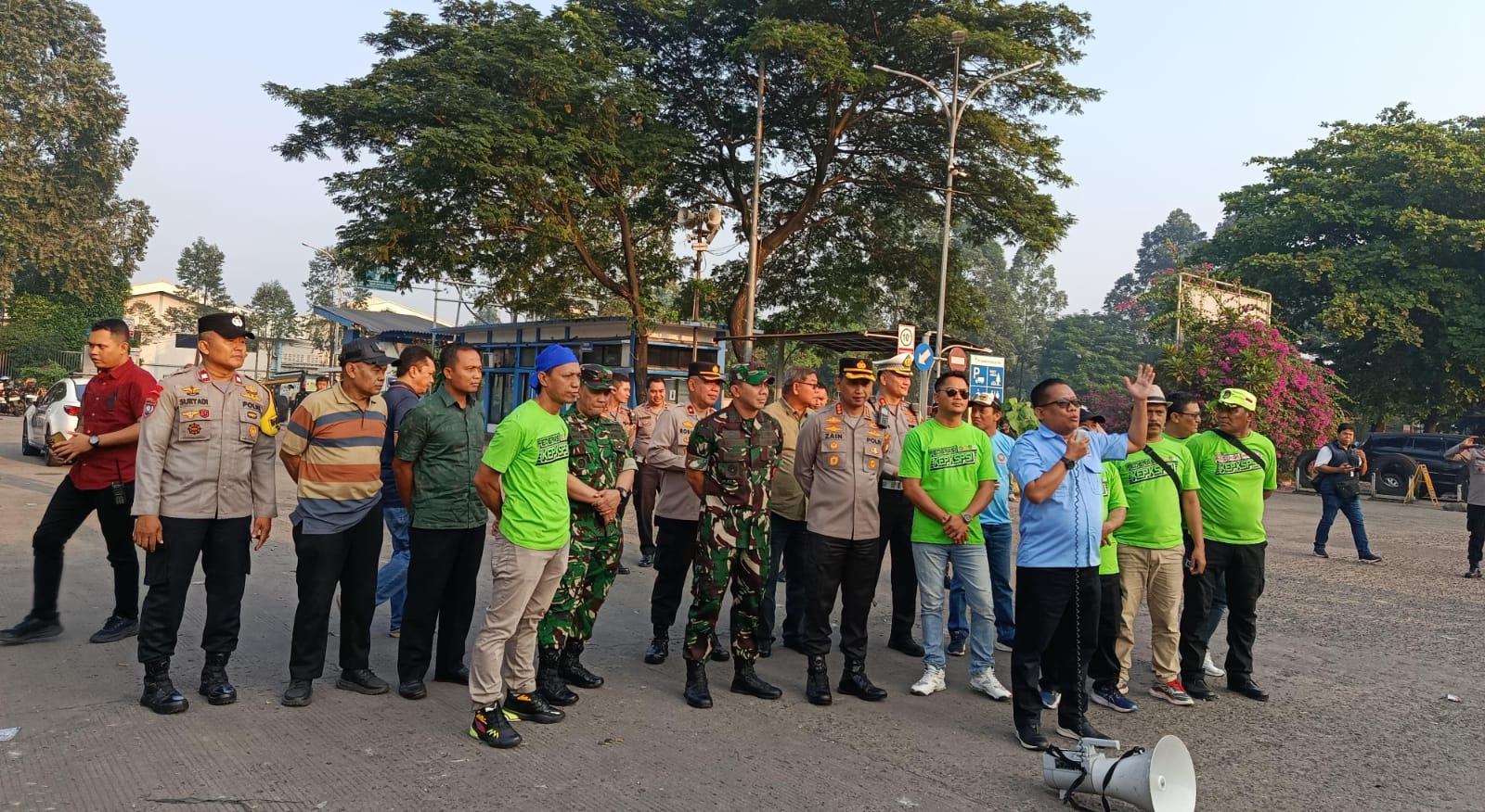 KSPSI Banten saat akan bergerak menuju Monas.