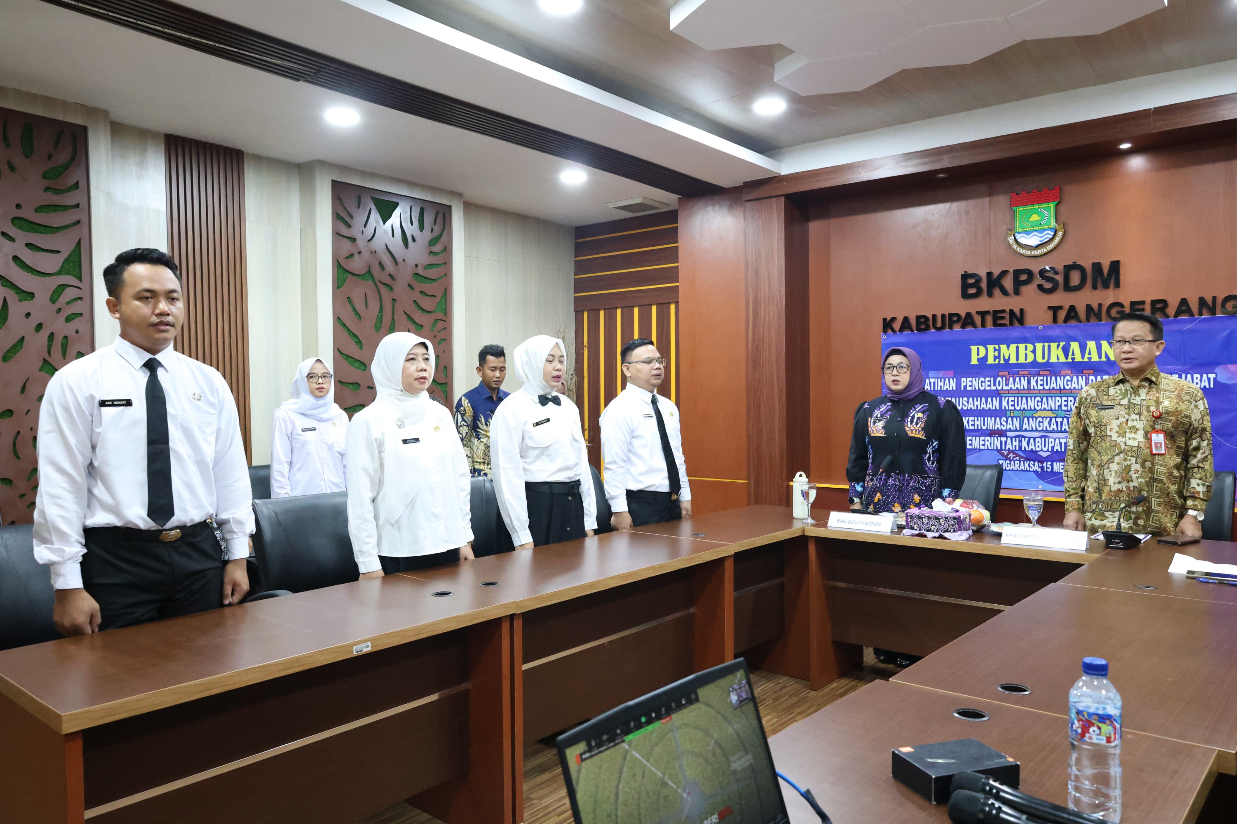 Pelatihan pengelolaan keuangan daerah dan pelatihan kehumasan di Aula BPKSDM Kabupaten Tangerang.
