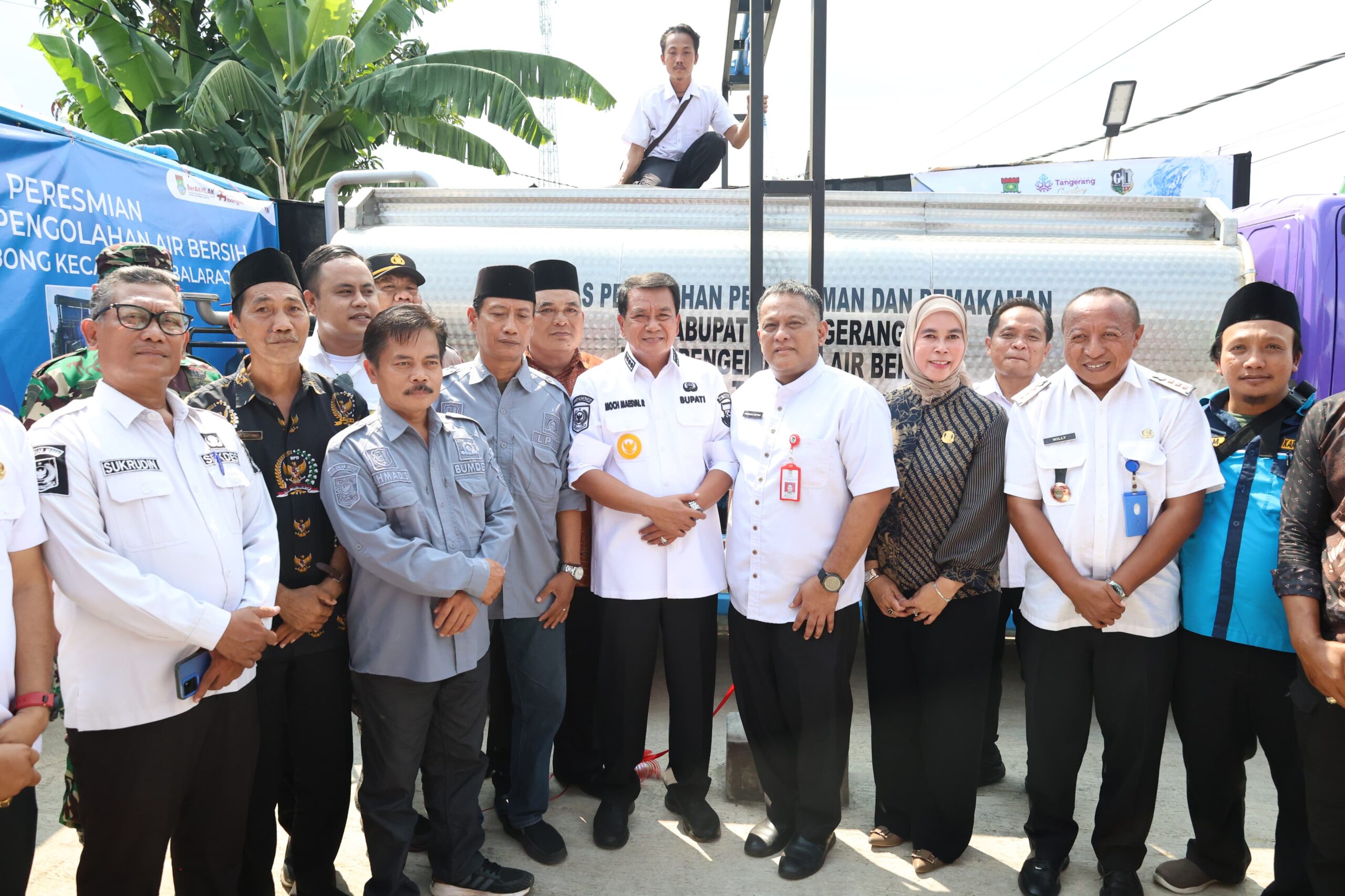 Bupati Maesyal saat meresmikan IPA di Desa Gembong Balaraja.