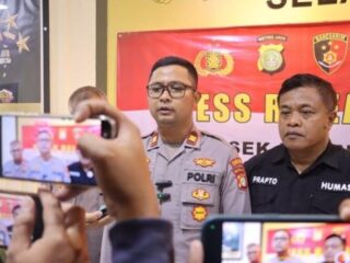 Kapolsek Pinang, Iptu Adityo Wijanarko saat menyampaikan penangkapan pelaku pengedar narkotika sabu.