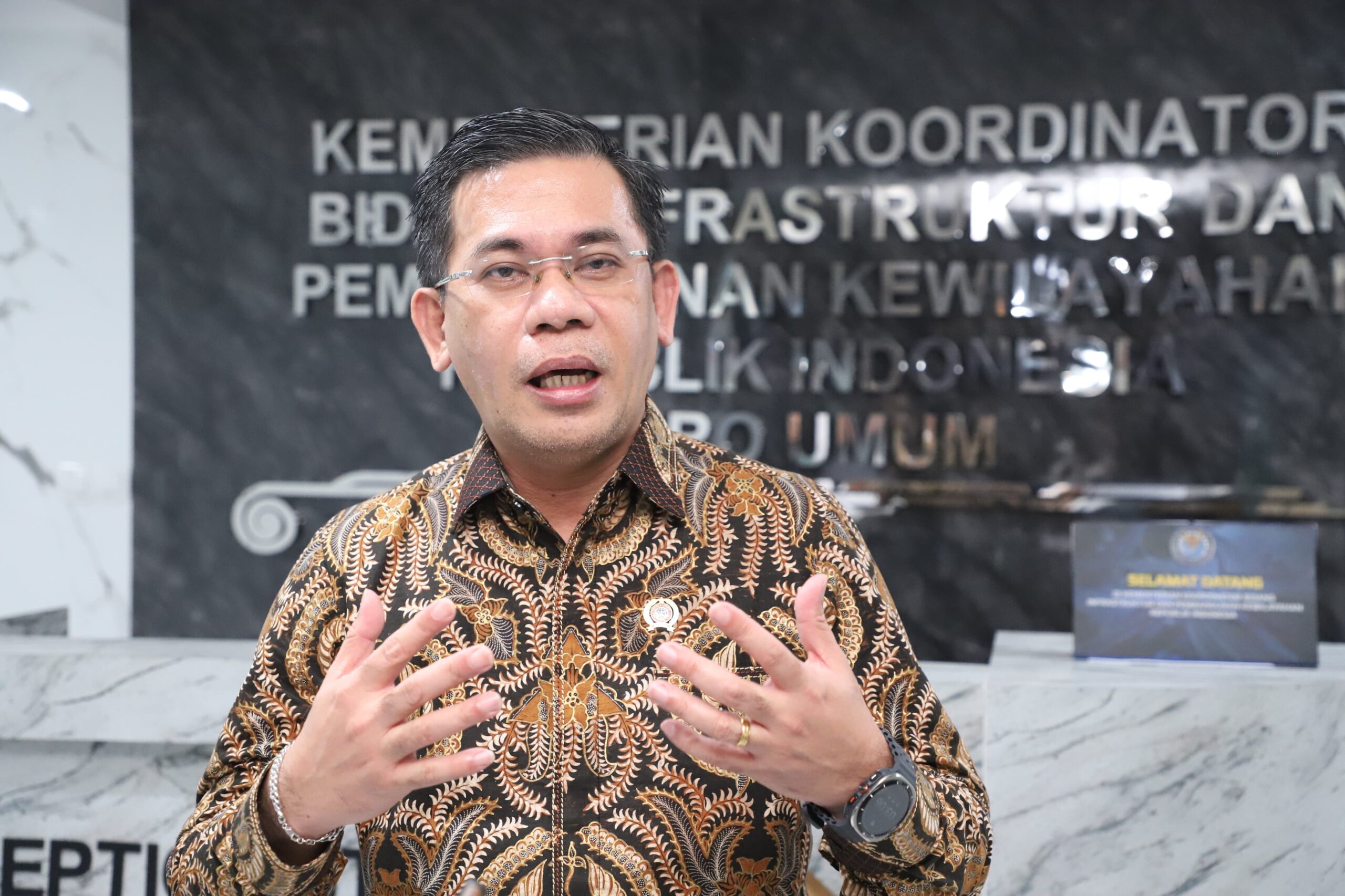 Kepala Biro Hubungan Masyarakat dan Protokol, Harison Mocodompis.
