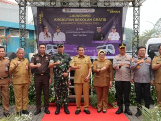 Peluncuran uji coba angkutan sekolah gratis untuk pelajar.