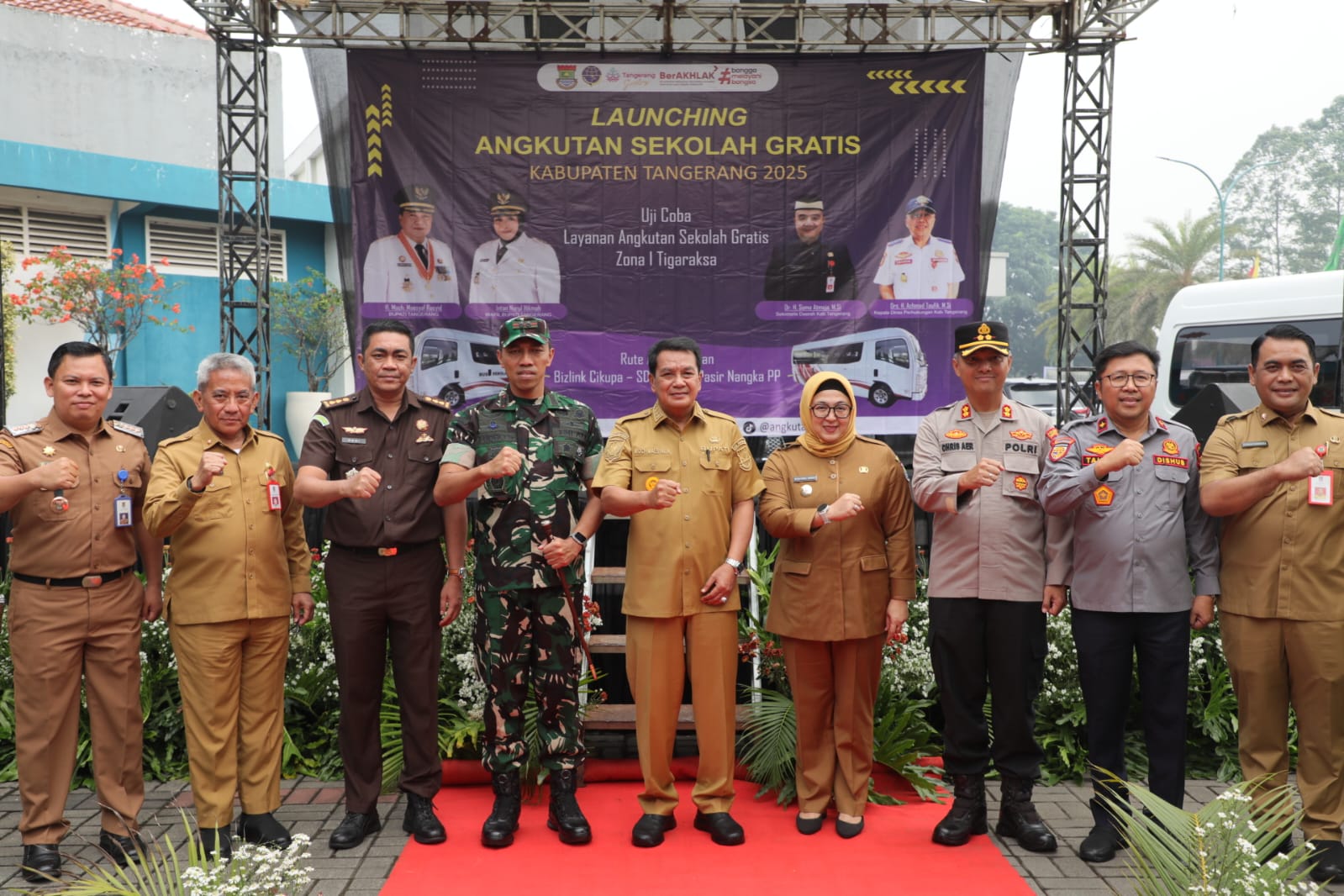 Peluncuran uji coba angkutan sekolah gratis untuk pelajar.