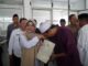 Bupati Dewi saat menyerahkan sertifikat tanah ke warga Ciburial Cimanggu.