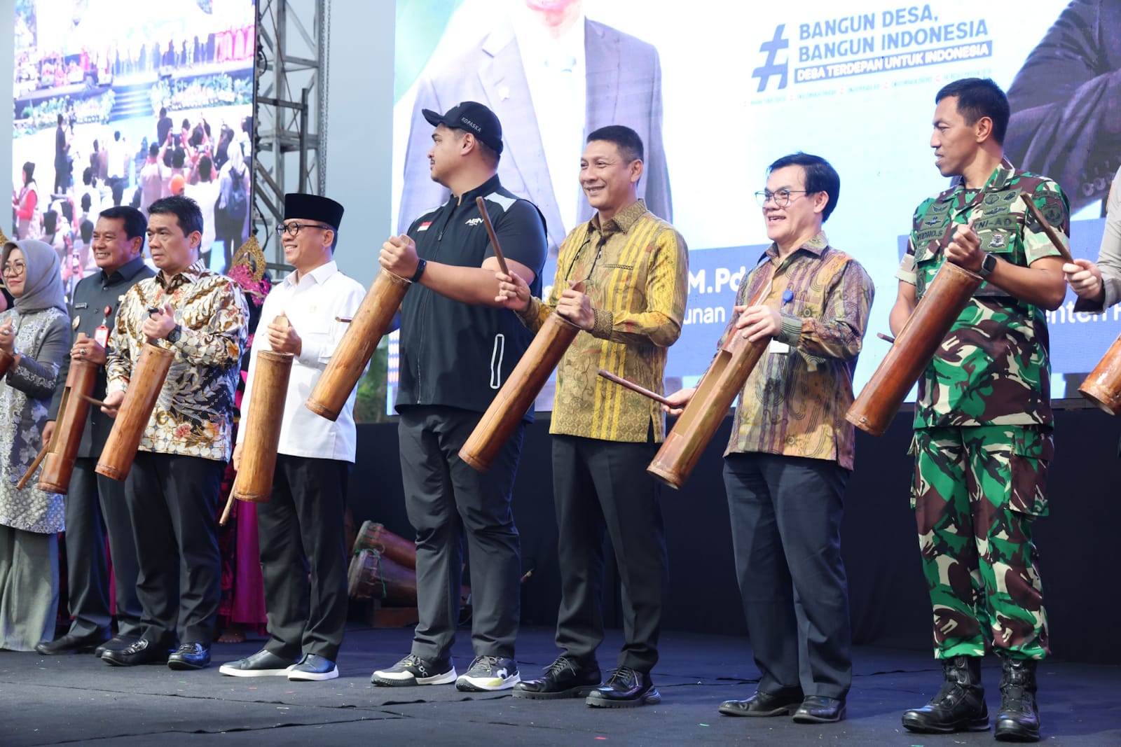 Menteri Yandri, Menteri Dito, Plh Sekda Banten Deden Apriandhi Hartawan, Bupati Maesyal, dan Pejabat Lainnya.