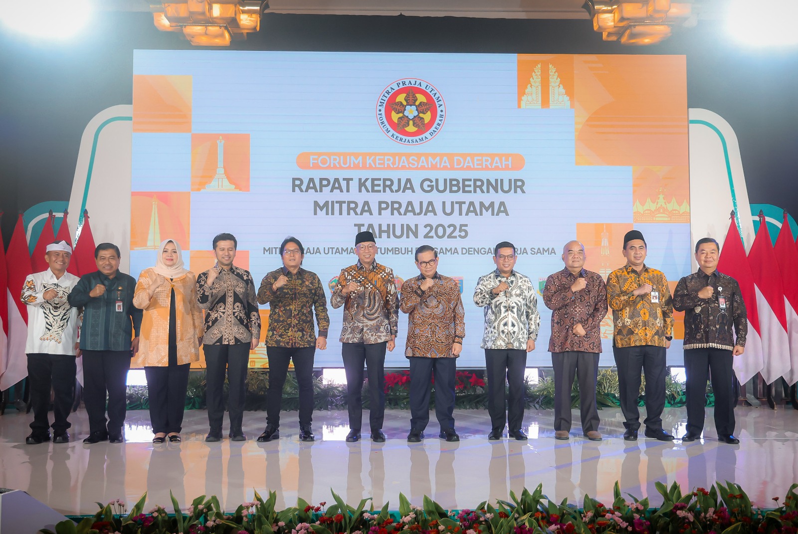 Gubernur Andra Soni bersama gubernur lainnya.