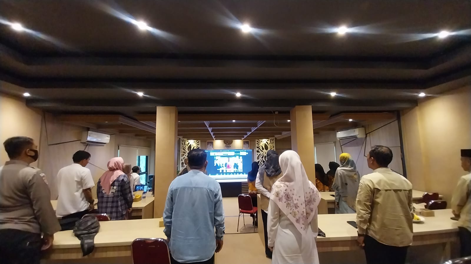 Pengurus BKR Desa Caringin Kecamatan Legok saat ikut melalui daring.