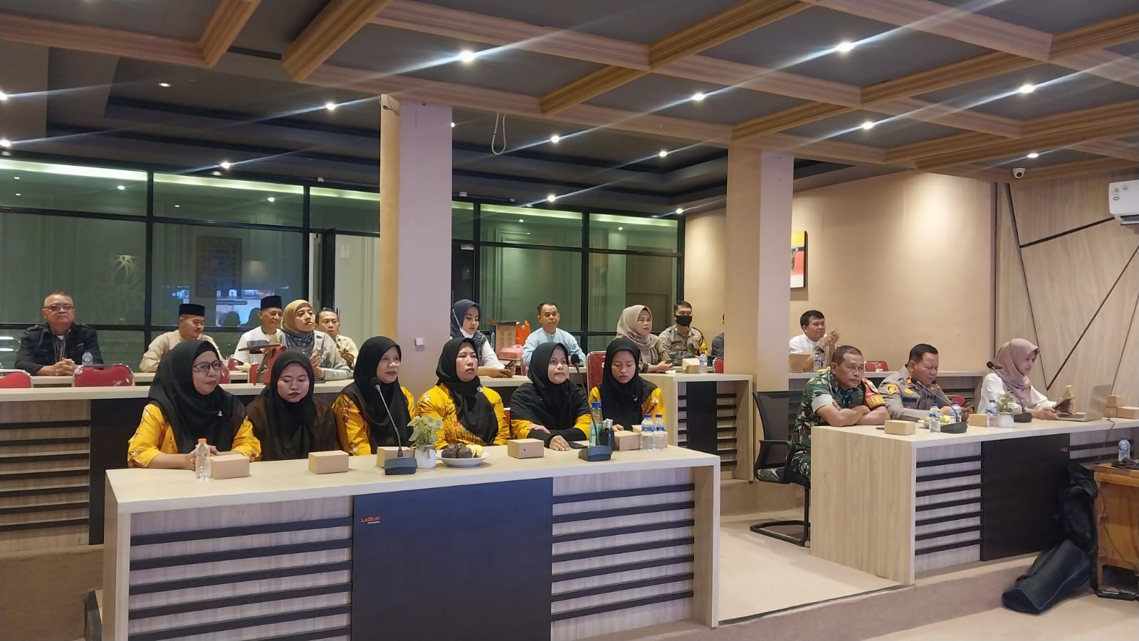 Pengurus BKR Desa Caringin Kecamatan Legok saat ikut melalui daring.