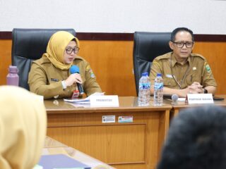 Wabup Intan saat di Bappeda Banten.