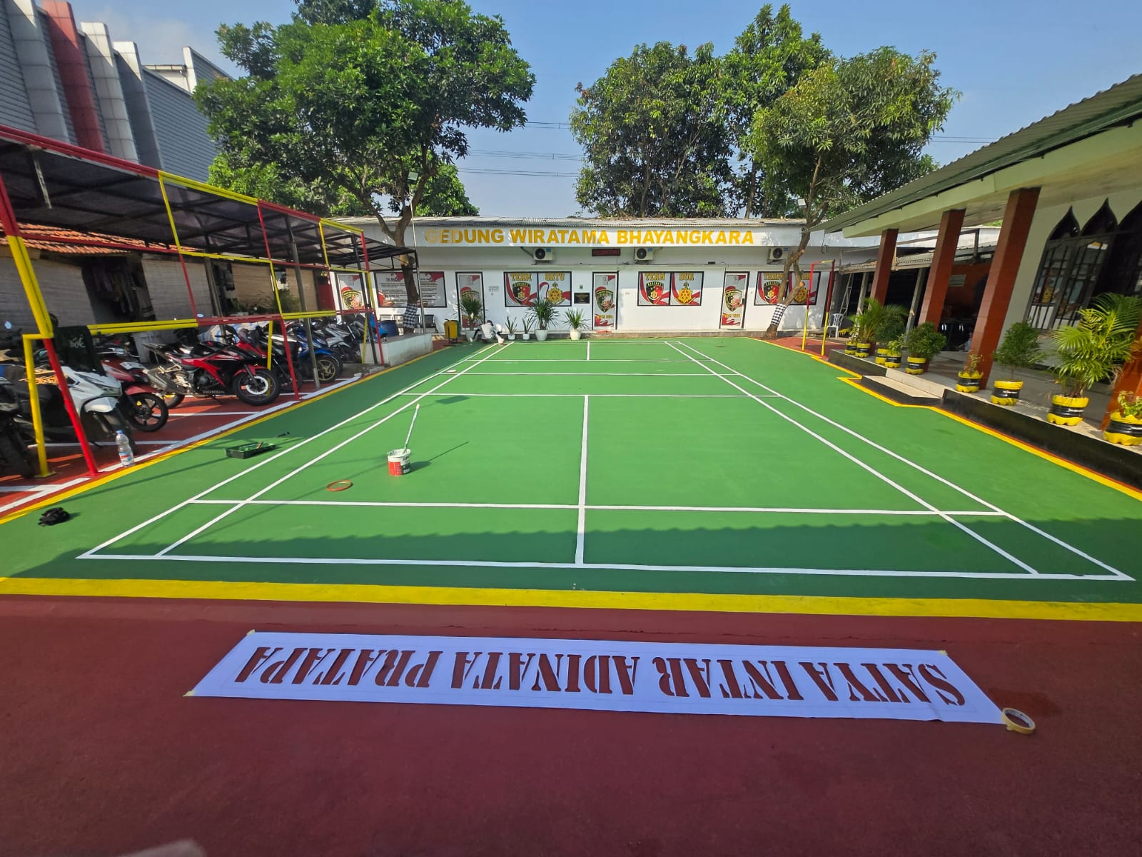 Lapangan Bulutangkis di Polsek Cikupa.