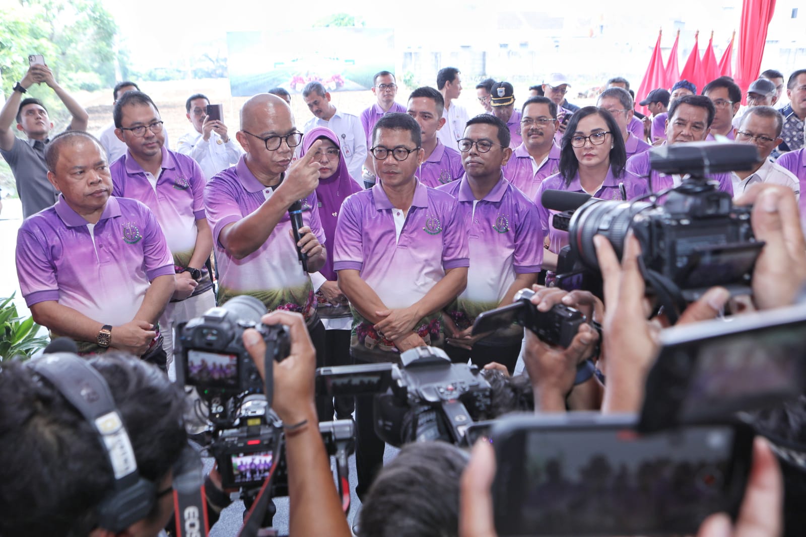 Jaksa Agung Muda Intelijen Prof. Reda Mantovani sebagai tokoh Inisiator bersama pejabat lainnya.