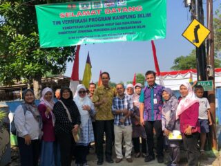 Tim Verifikasi Proklim KLHK Kunjungi Kelurahan Nusa Jaya, Wawan Kepala DLH Apresiasi Kekompakan Warga