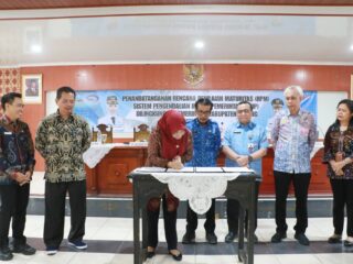 Pejabat Asda 3 Pemkab Serang saat melakukan Penandatanganan Rencana Penilaian Maturitas (RPM) Sistem Pengendalian Intern Pemerintah (SPIP).