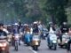 Maryono saat ikut riding scooter sarungan.
