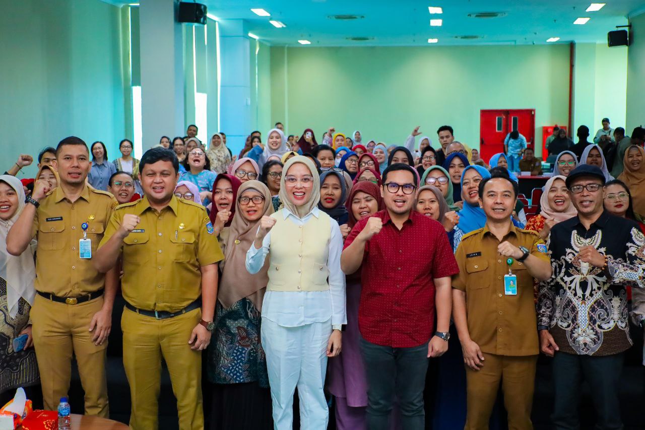 Pilar Saga Ichsan dan Jajarannya saat bersama para guru PAUD Tangsel.