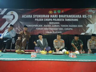 Kapolsek Johan bersama dandim dan tokoh masyarakat H.Cecep Miharja dan Penceramah KH. Semar.