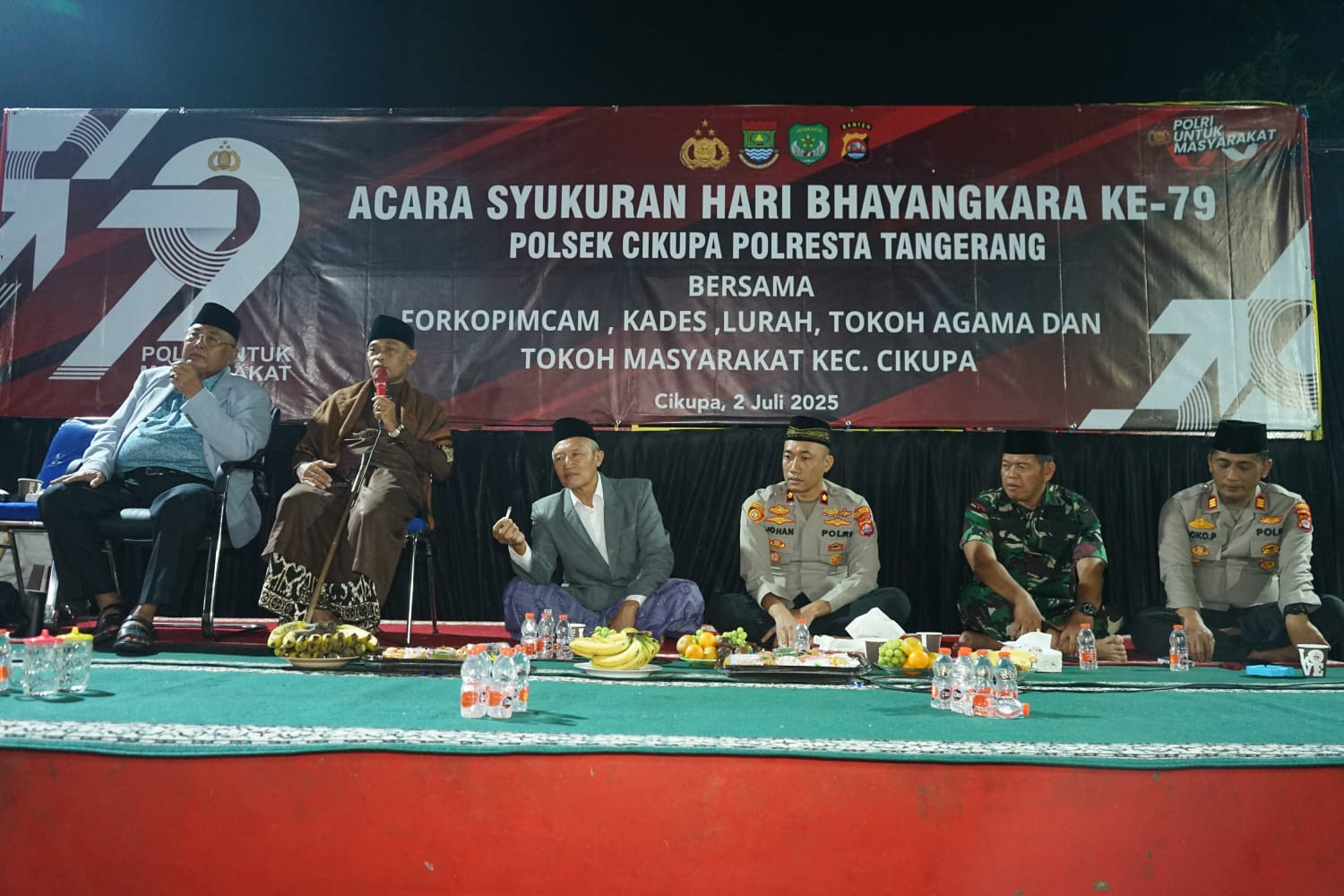 Kapolsek Johan bersama dandim dan tokoh masyarakat H.Cecep Miharja dan Penceramah KH. Semar.